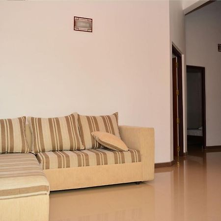 Hotel Tropical Garden Negombo Esterno foto