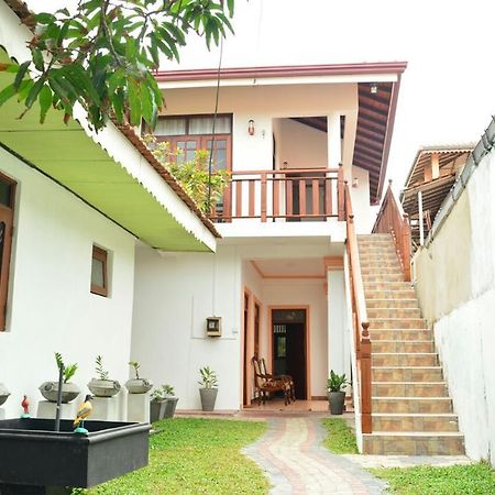 Hotel Tropical Garden Negombo Esterno foto