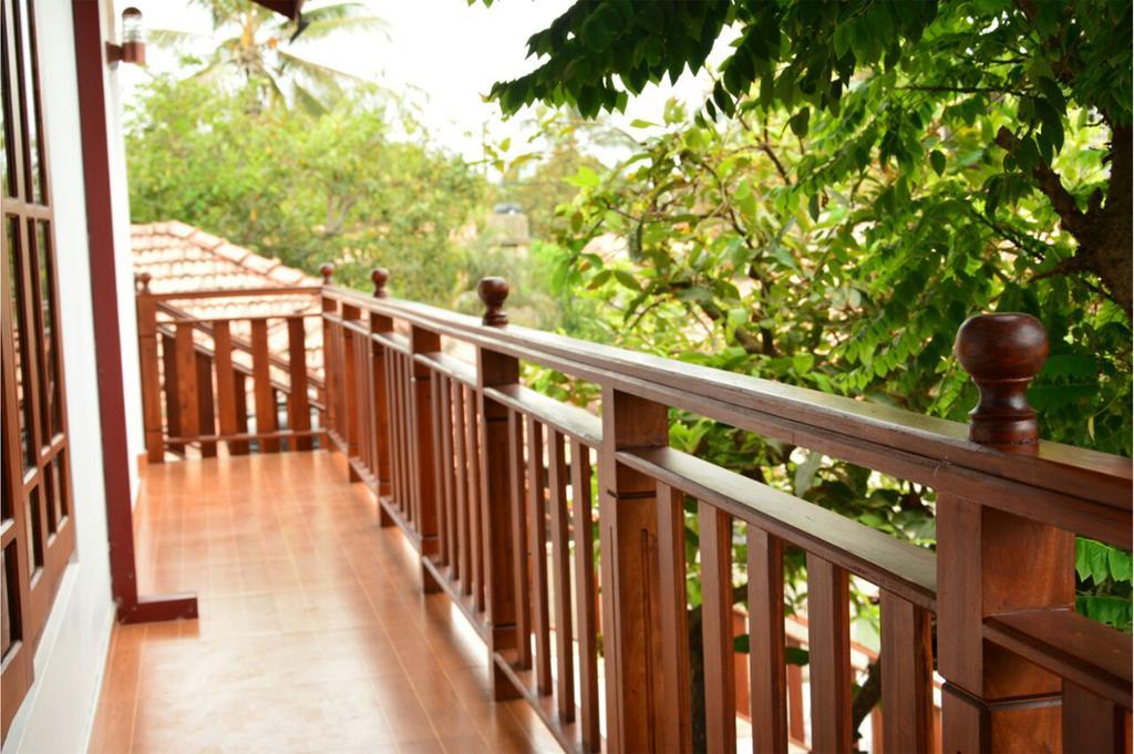 Hotel Tropical Garden Negombo Esterno foto