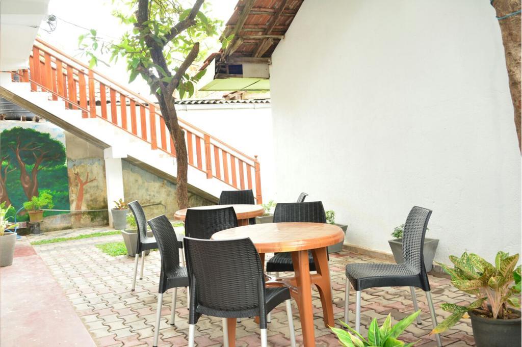 Hotel Tropical Garden Negombo Esterno foto