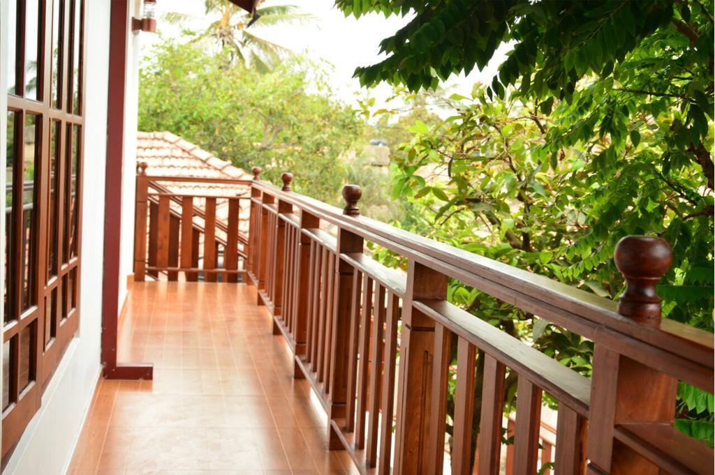 Hotel Tropical Garden Negombo Esterno foto