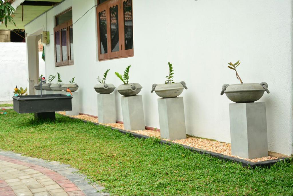 Hotel Tropical Garden Negombo Esterno foto